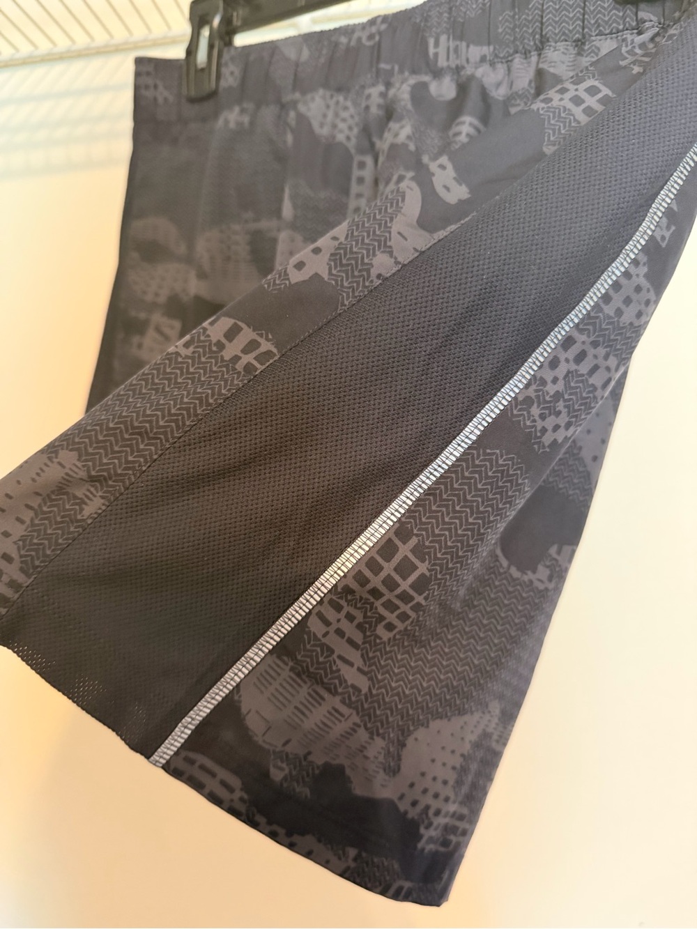 NWOT Salomon Gray Camo Performance Running Shorts M - Picture 4 of 8